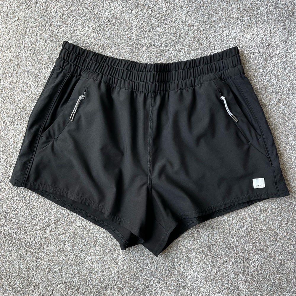 Vuori Dash Shorts, women size Medium, black